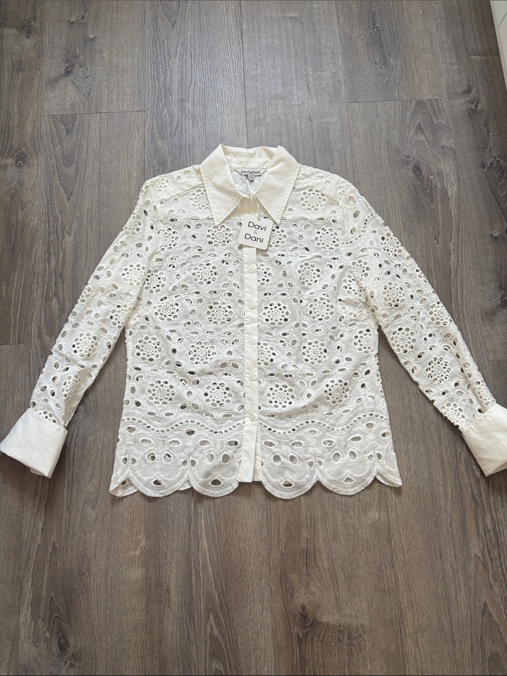 DAVI & DANI NWT White Eyelet Lace Shirt